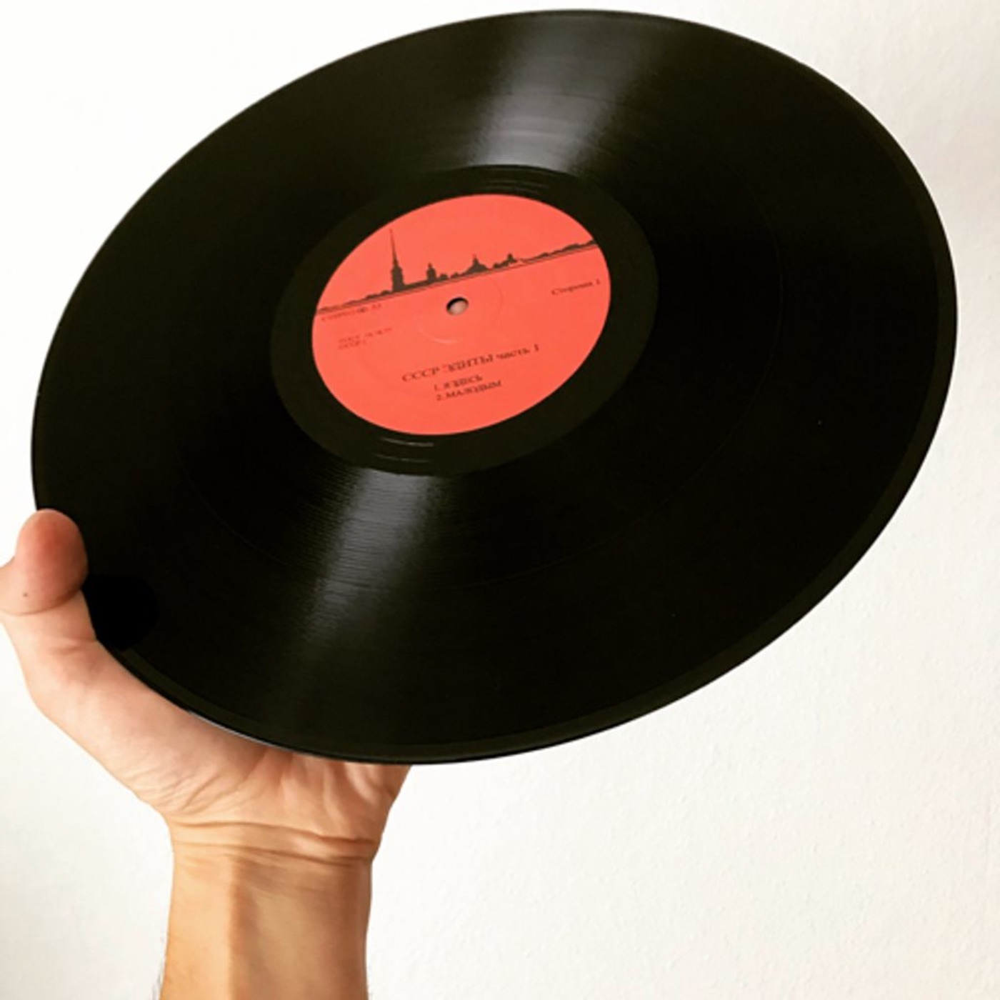 Above the clouds a relaxed groove, partly with breakbeat